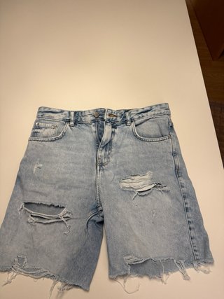 Pantalones cortos vaqueros rotos
