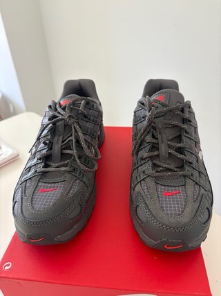 Zapatillas Nike P6000 grises y rojas