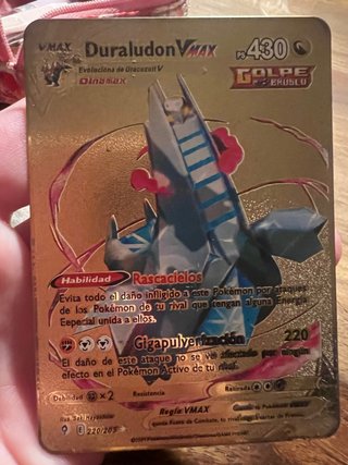 Carta Pokémon Duraludon VMAX 220/203