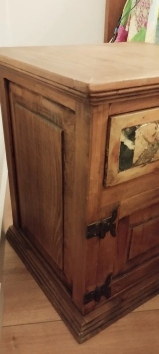 Mesita de noche mexicana de madera
