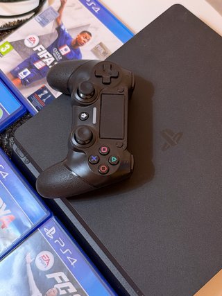 PS4 Slim 500GB + Controller + 5 Giochi