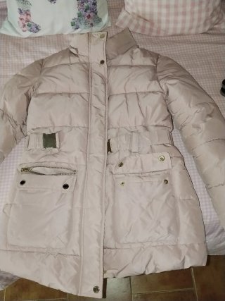Chaquetón acolchado beige para niña