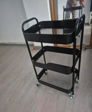 Estantería de baño con ruedas negra