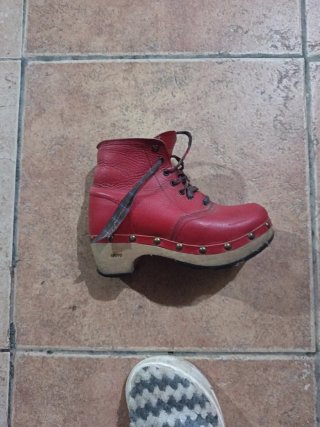 Zuecos Eferro Rojos