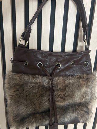 Bolso piel marrón y pelo