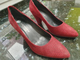 Zapatos de tacón rojos