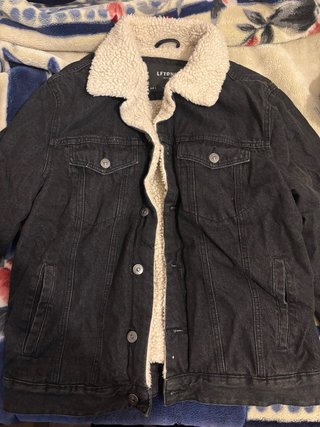 Chaqueta vaquera LFT negra con forro sherpa