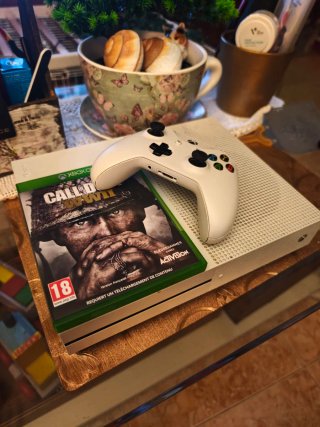 Xbox One S + Call of Duty WWII