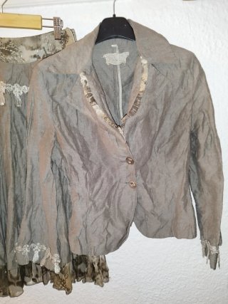 Traje de Chaqueta y Falda Gris Talla S