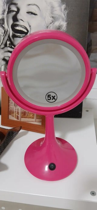 Espejo de Maquillaje Fucsia con LED y Aumento