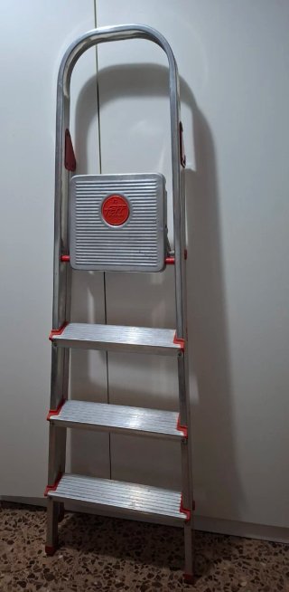 ESCALERA DE ALUMINIO 4 PELDAÑOS