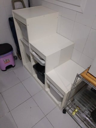 Mueble en escalera Ikea blanco