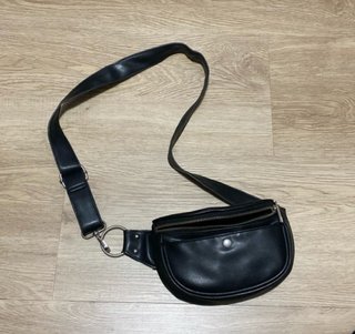 Riñonera de Cuero Negra