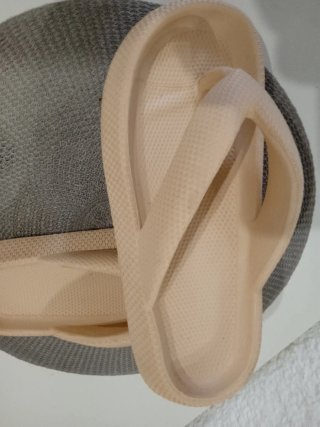 Chanclas cómodas mujer beige.