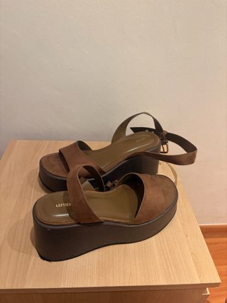 Sandalias de cuña Lefties marrones