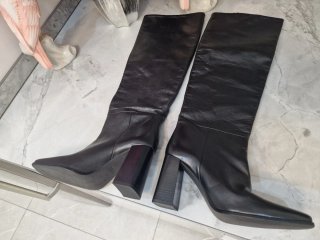 Botas altas de tacón negras Zara