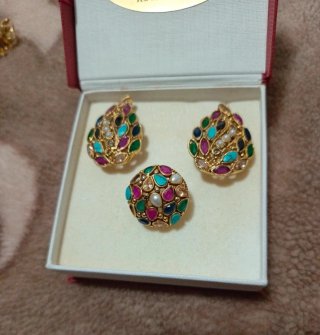 Set de Pendientes y Anillo con Piedras