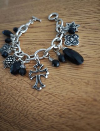 Pulsera Plateada con Charms