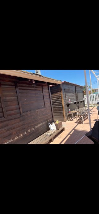 Caseta de madera dos puertas  Xiringuito copas