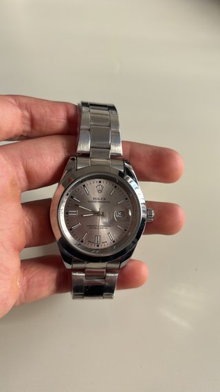 Reloj de esfera blanca