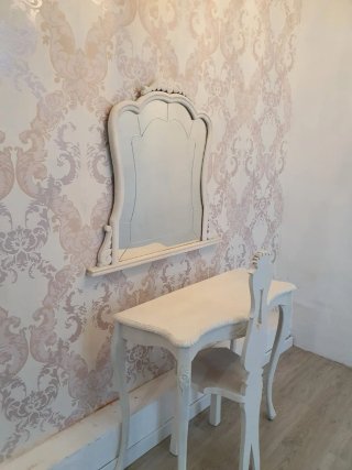 Tocador de madera con espejo