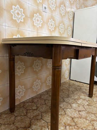 Mesa de cocina vintage de madera