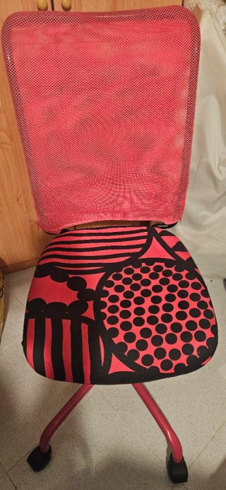 Silla Giratoria IKEA Rosa ideal para estudiar