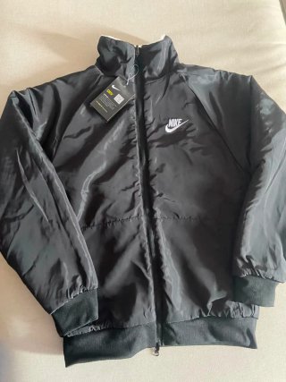 Chaqueta Nike reversible negra y blanca