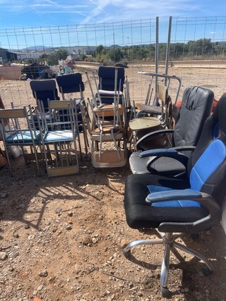 Lote de sillas variadas precio la voluntad