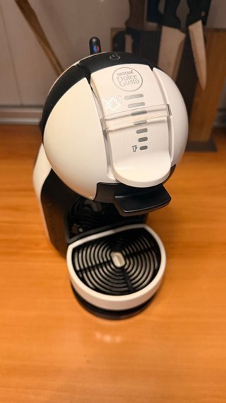 Cafetera Dolce Gusto Blanca y Negra