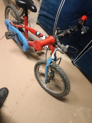 Bicicleta Infantil Roja y Azul