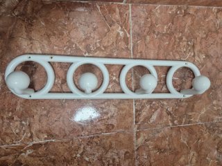 Perchero de pared blanco