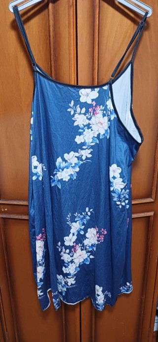 Vestido floral azul y rosa