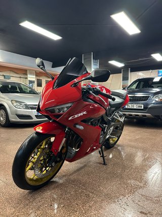Honda CBR 650R / año 2024 / 30 mil km