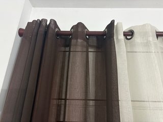 3 Cortinas de Salón Marrones y Blancas