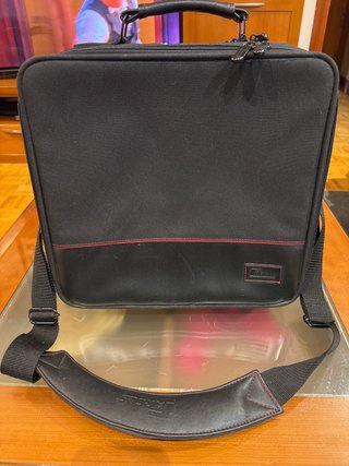 Maletín Targus Negro con Detalles Rojos