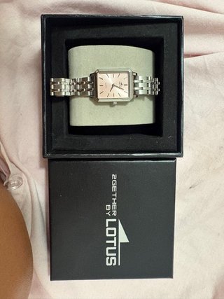 Reloj Lotus Cuadrado Rosa y Plateado