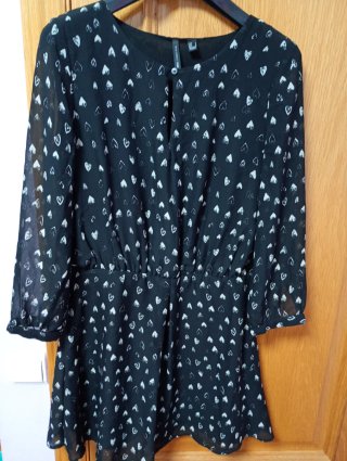 Vestido corto manga al codo estampado corazones