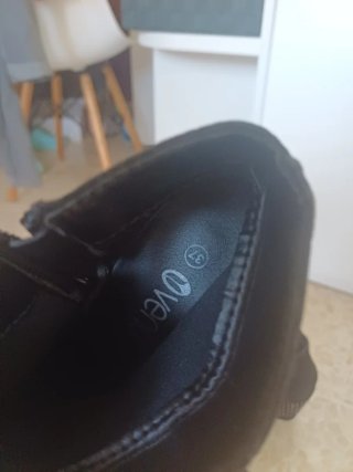 Botines tacón negros con tachuelas