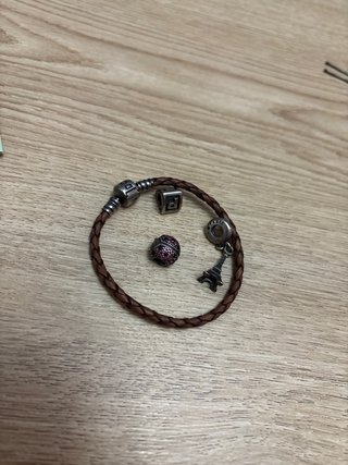 Pulsera Pandora Cuero Marrón y Abalorios