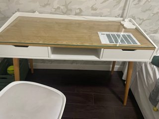 Escritorio de madera blanco y natural