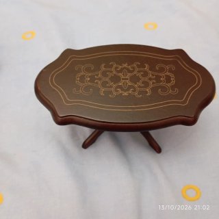 Mesa de casa de muñecas de madera escala 1;12