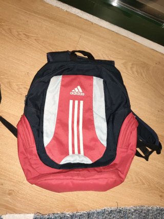 Mochila Adidas Roja y Negra