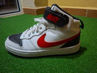 Zapatillas Nike Blancas, Rojas y Negras