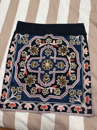 Falda bordada Zara