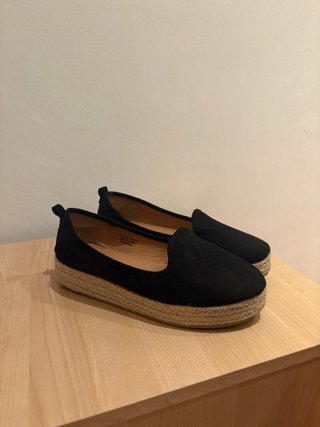 Zapatos de piel y esparto negros