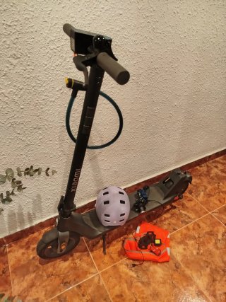 Patinete Xiaomi + Casco, Candado y Luces