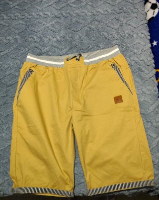 Pantalón corto tipo bermuda hombre