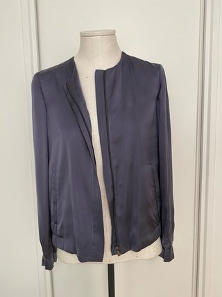 Chaqueta elegante gris corte moderno chic