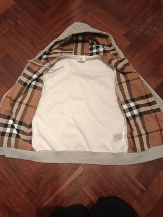 Sudadera Burberry Gris con capucha.PRECIO NEGOCIAB